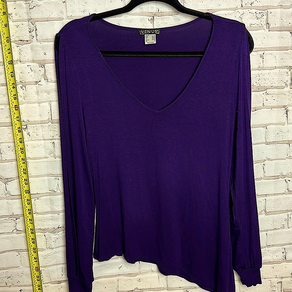New Venus long sleeve top with cut out in sleeves